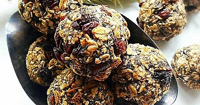 Sveiki rutuliukai - saldainiai iš avižų su bananais ir razinomis