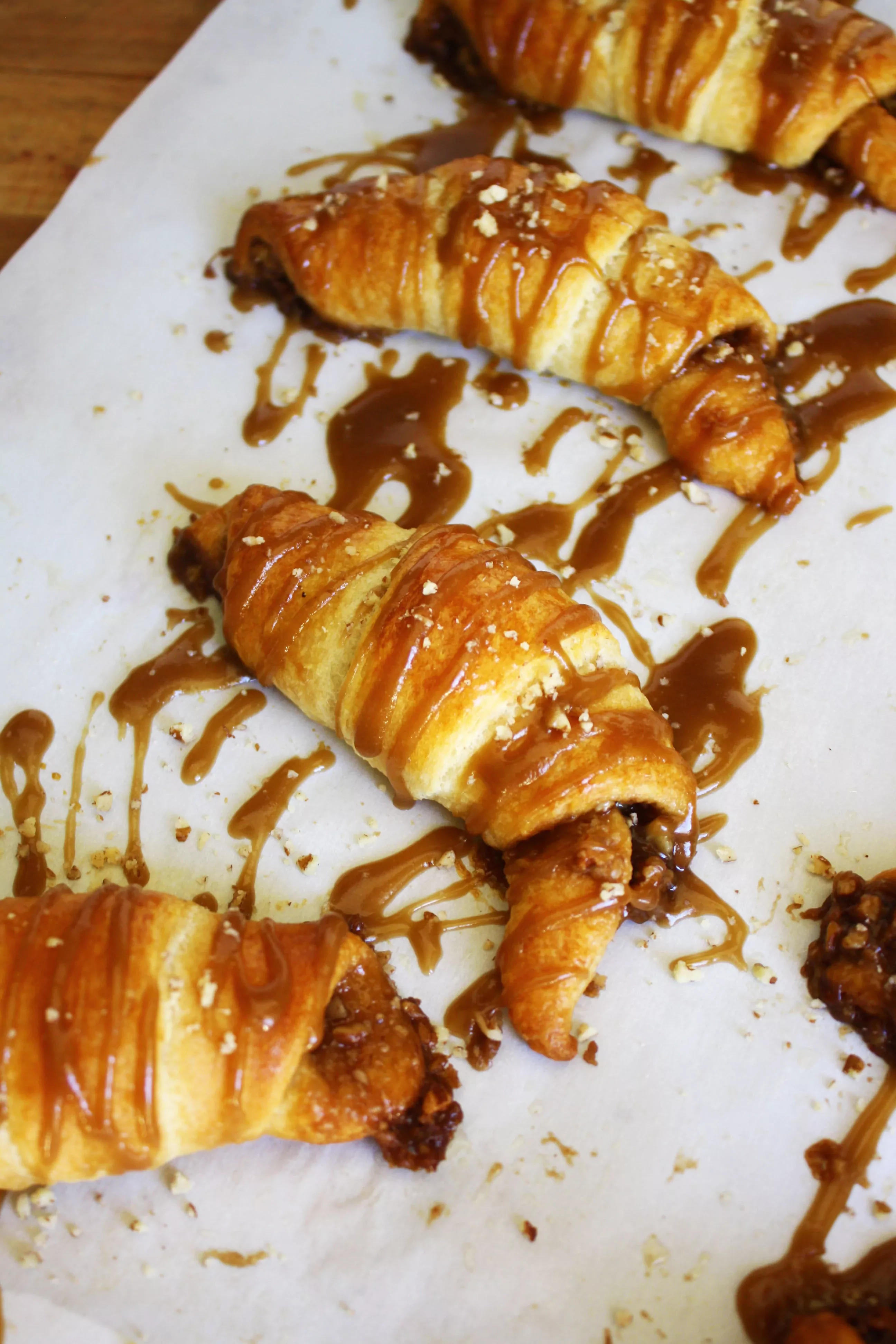 Kruasanai iš bemielės, sluoksniuotos tešlos su karamele (rududu)! (Croissants su karamele)