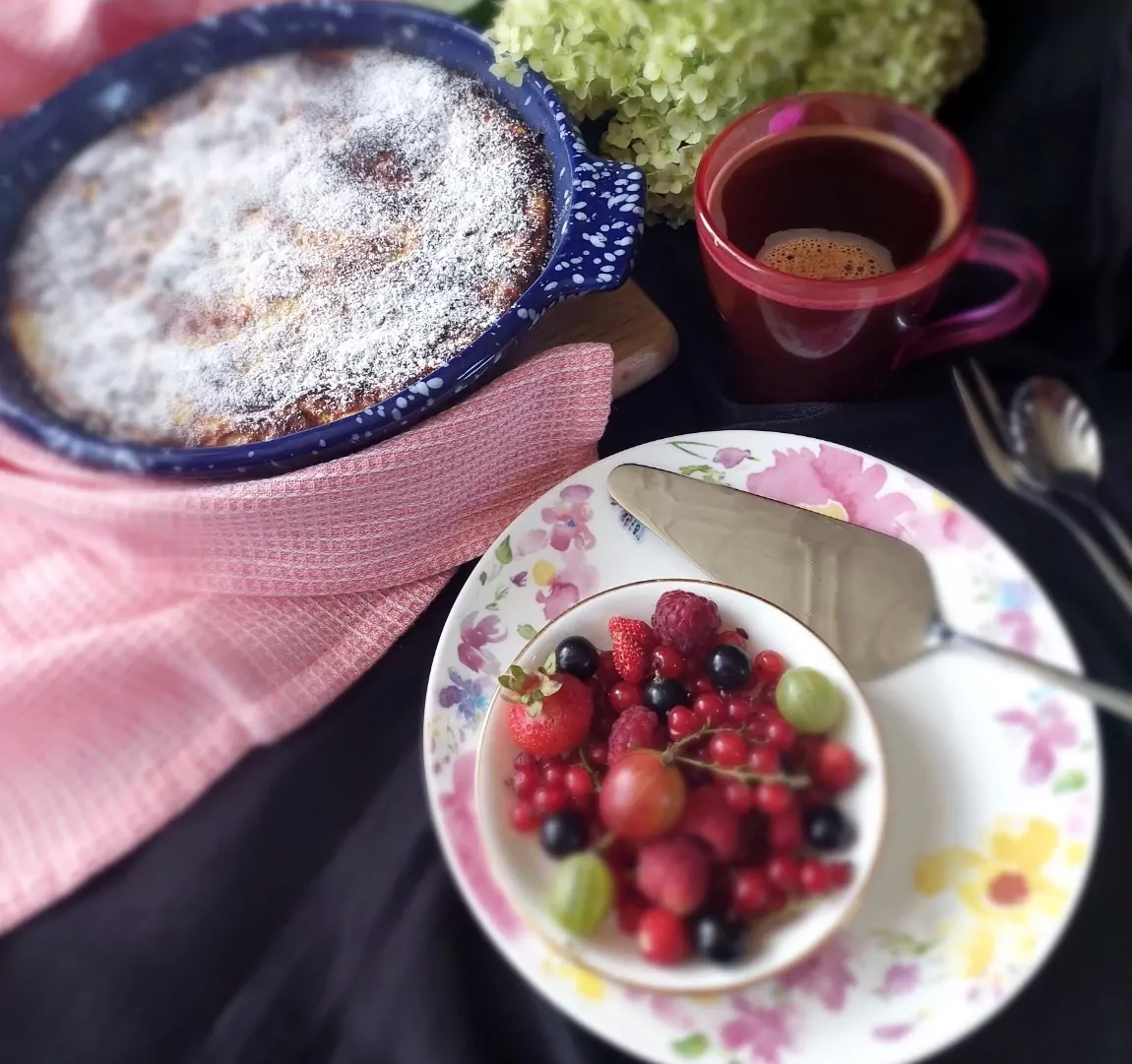 Saldus cukinijų ir varškės apkepas su razinomis