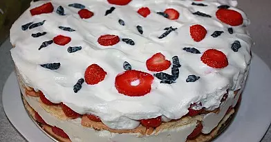 Braškių - varškės tortas