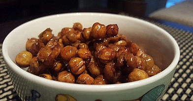 Sveikas avinžirnių užkandis su medumi