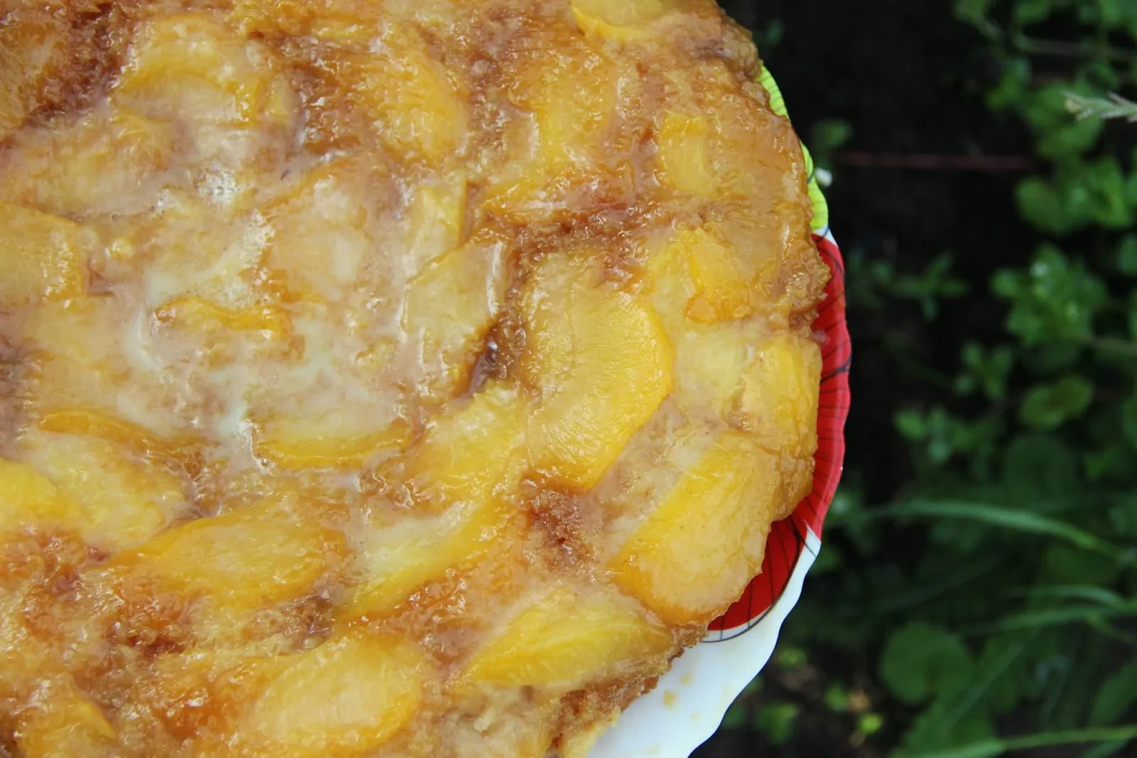 Apverstas pyragas su persikais