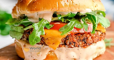 Veganiškas burgeris - mėsainis su saldžiarūgščiu čili majonezu, be gliuteno