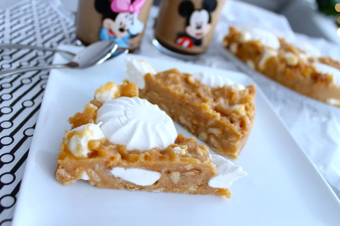 Virtas pyragas su vaniliniais zefyrais ir krekeriais