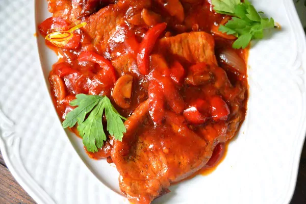 Schab w sosie pomidorowym