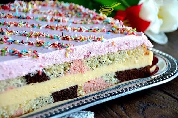 Sernik "Kwitnący tulipan" z ptasim mleczkiem