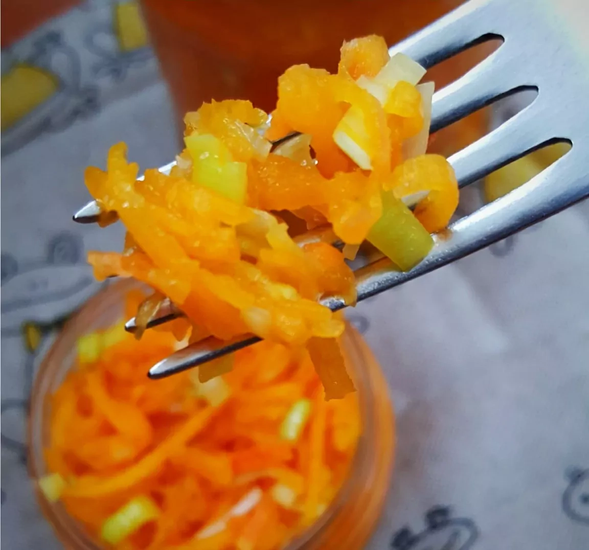 Nekaitinta moliūgų mišrainė žiemai su porais ir morkomis