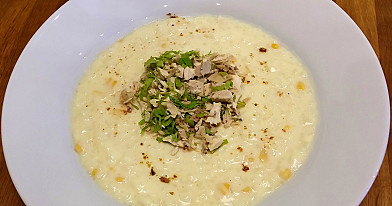 Karšta jogurtinė sriuba su vištiena ir kukurūzais