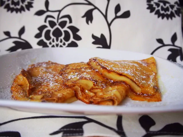 Lietiniai apelsininiam padaže