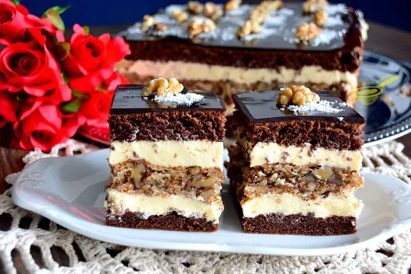 Bajeczne ciasto "Marysieńka" z ciastem orzechowym, biszkoptem kakaowym i kremem !