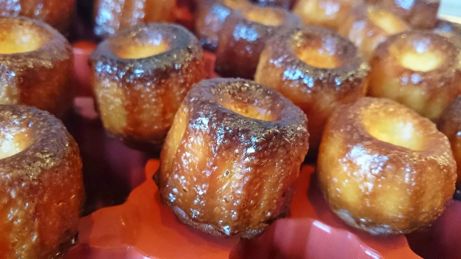 Burnoje tirpstančios naminės kanelės - cannelés