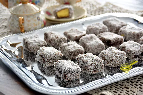 "Kudłacze" Lamingtony kostki kokosowe - polewą kakaową. Jak w 70-tych !