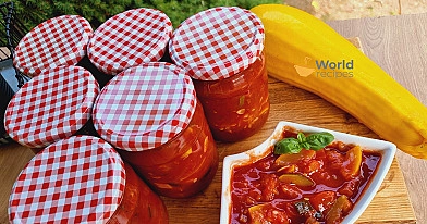 Cukinijų mišrainė žiemai su paprika bei pomidorų padažu troškiniams ir ne tik