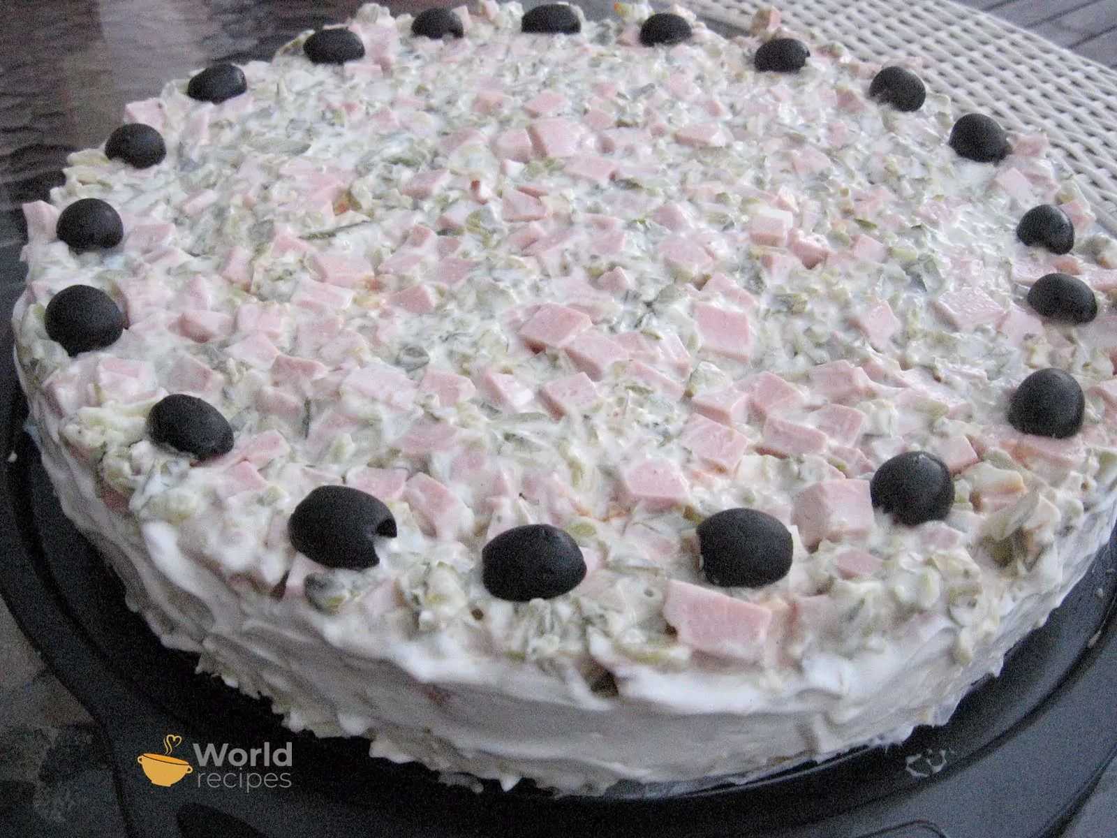 Nekeptas duonos tortas - gamyba su kremu ir kumpiu