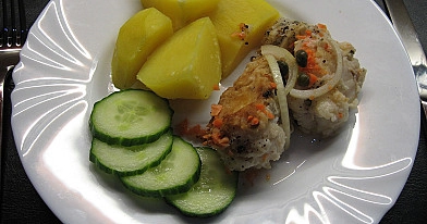 Žuvis saldžiarūgščiame marinate su morkomis ir actu