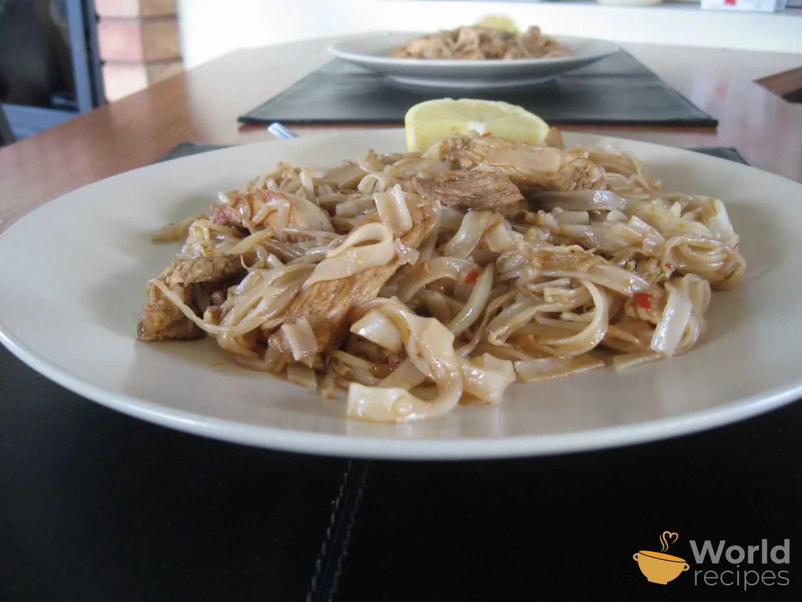 Tailandietiški ryžių makaronai "Pad Thai" su vištiena
