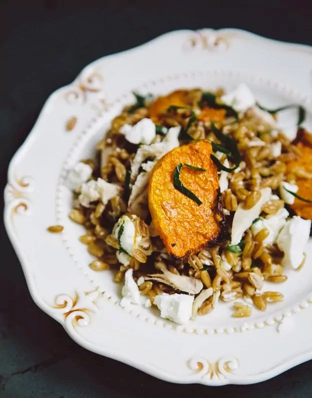 Farro salotos su moliūgais ir vištiena. Ir ožkų sūriu