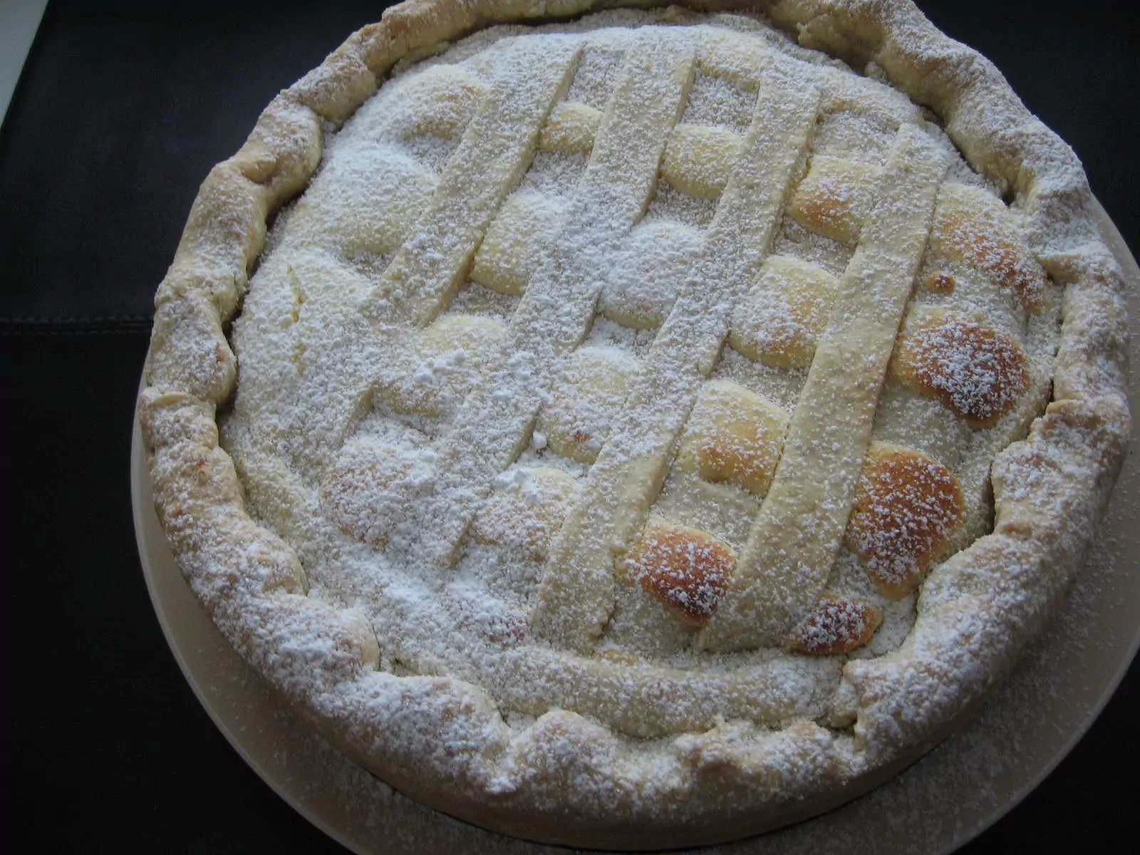 Varškės pyragas su grietine ir kepinių margarinu