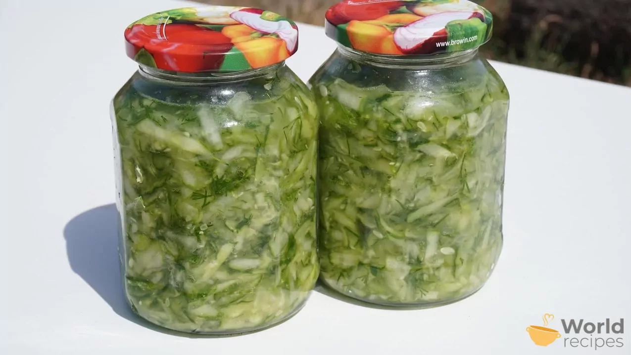 Agurkai savo sultyse žiemai su druska, krapais ir česnaku