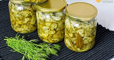 Agurkų ir svogūnų salotos - mišrainė žiemai