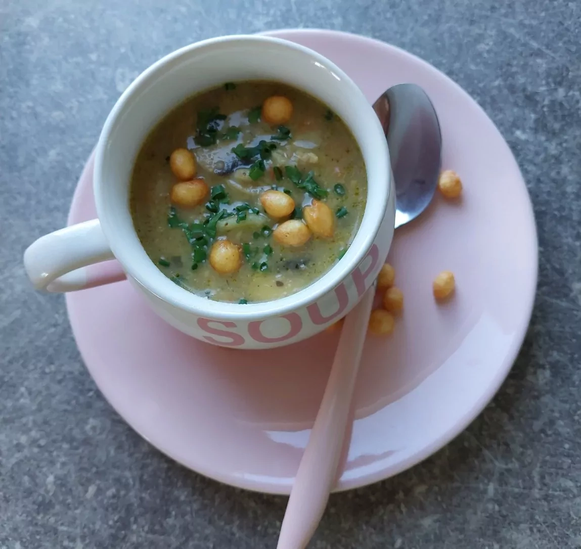 Pievagrybių ir mėsos kukulių sriuba su grietinėle