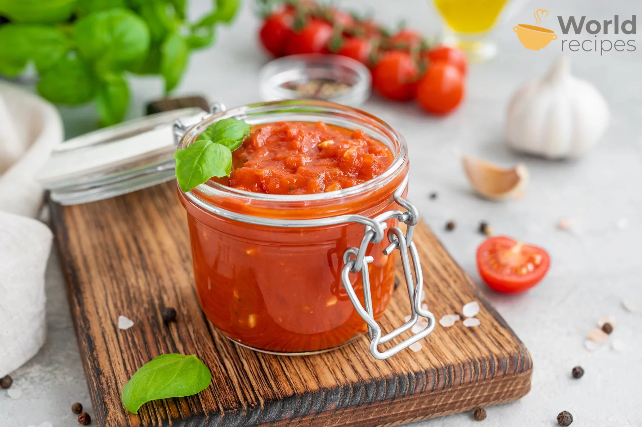 Aštri pomidorų ir paprikų salsa - mišrainė žiemai su čili