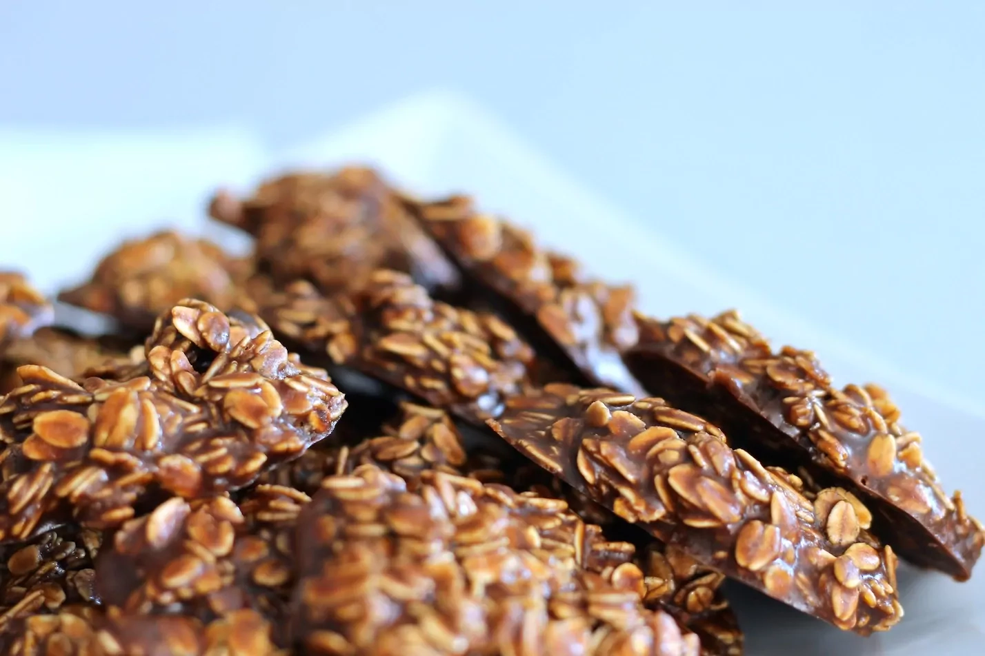 Nekepti sausainiai su avižiniais dribsniais ir žemės riešutų sviestu