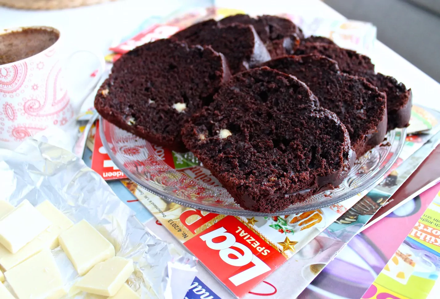 Paprastas kakavinis keksas su kefyru ir baltojo šokolado gabaliukais