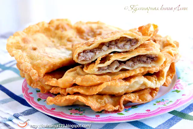 Czebureki przygotowane na kefirze