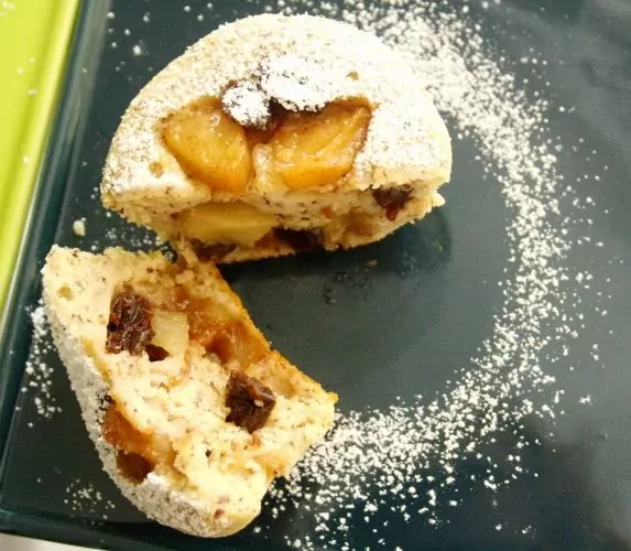 Lazdyno riešutų keksiukai su obuolių įdaru