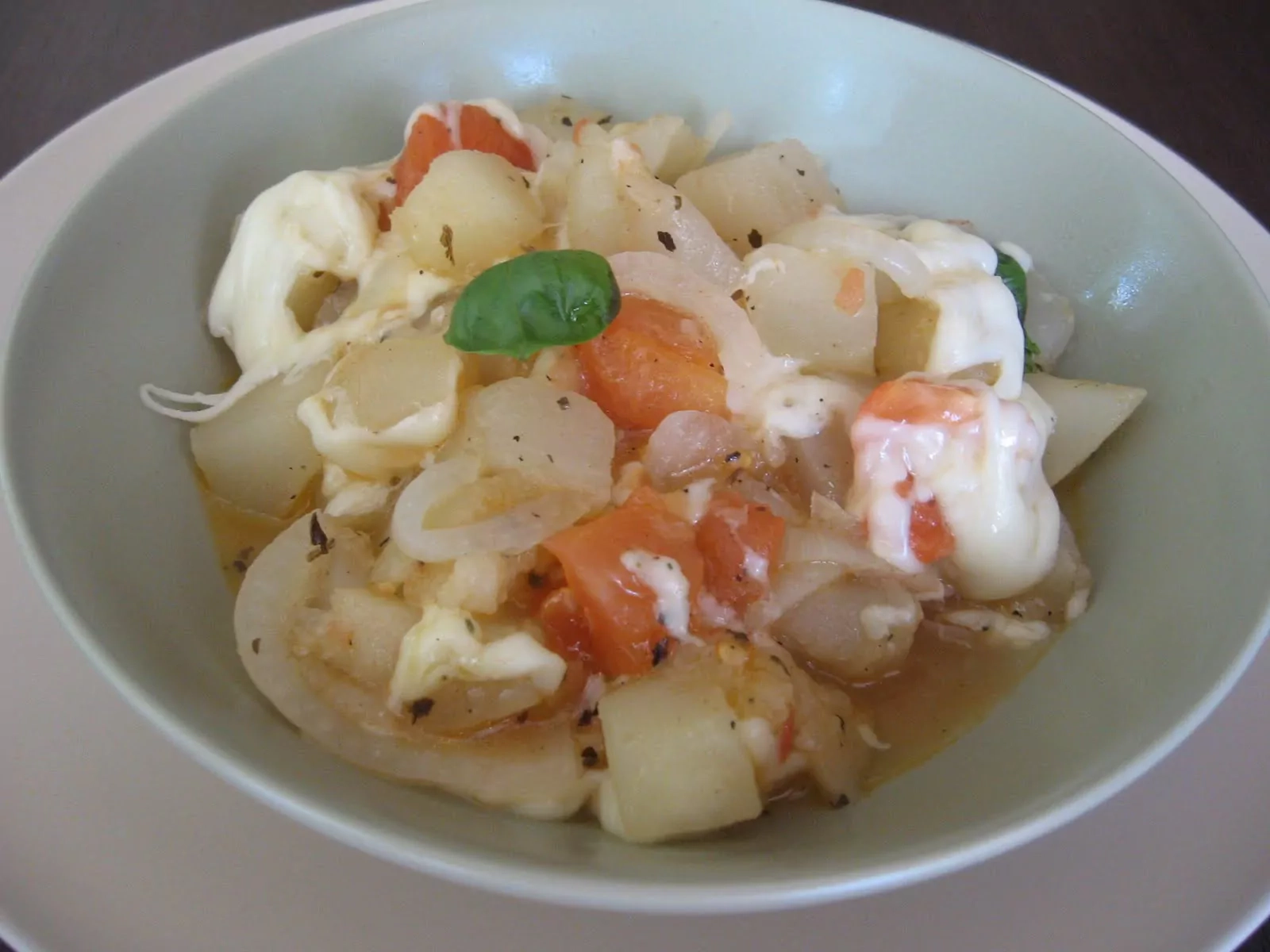 Patisonų troškinys su pomidorais ir sūriu Patisonų troškinys su pomidorais ir sūriu