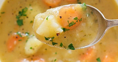 Šampinjonų sriuba su morkomis, bulvėmis ir grietinėle