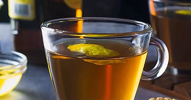 Grogas - Stroh ir Absolut Curant degtinės kokteilis su obuolių sultimis