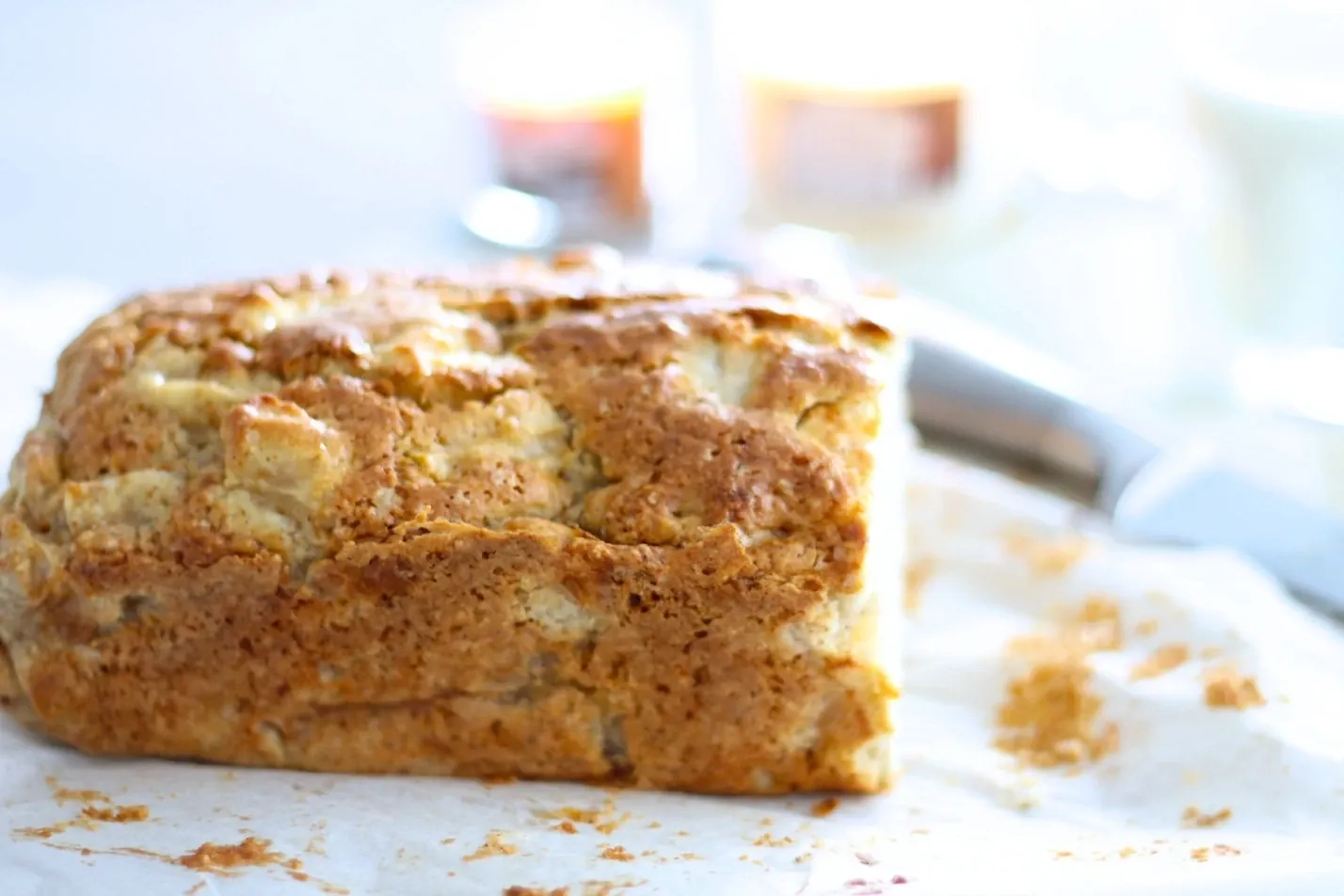 Obuolių duona - pyragas su pienu, kepimo milteliais ir sviestu arba margarinu