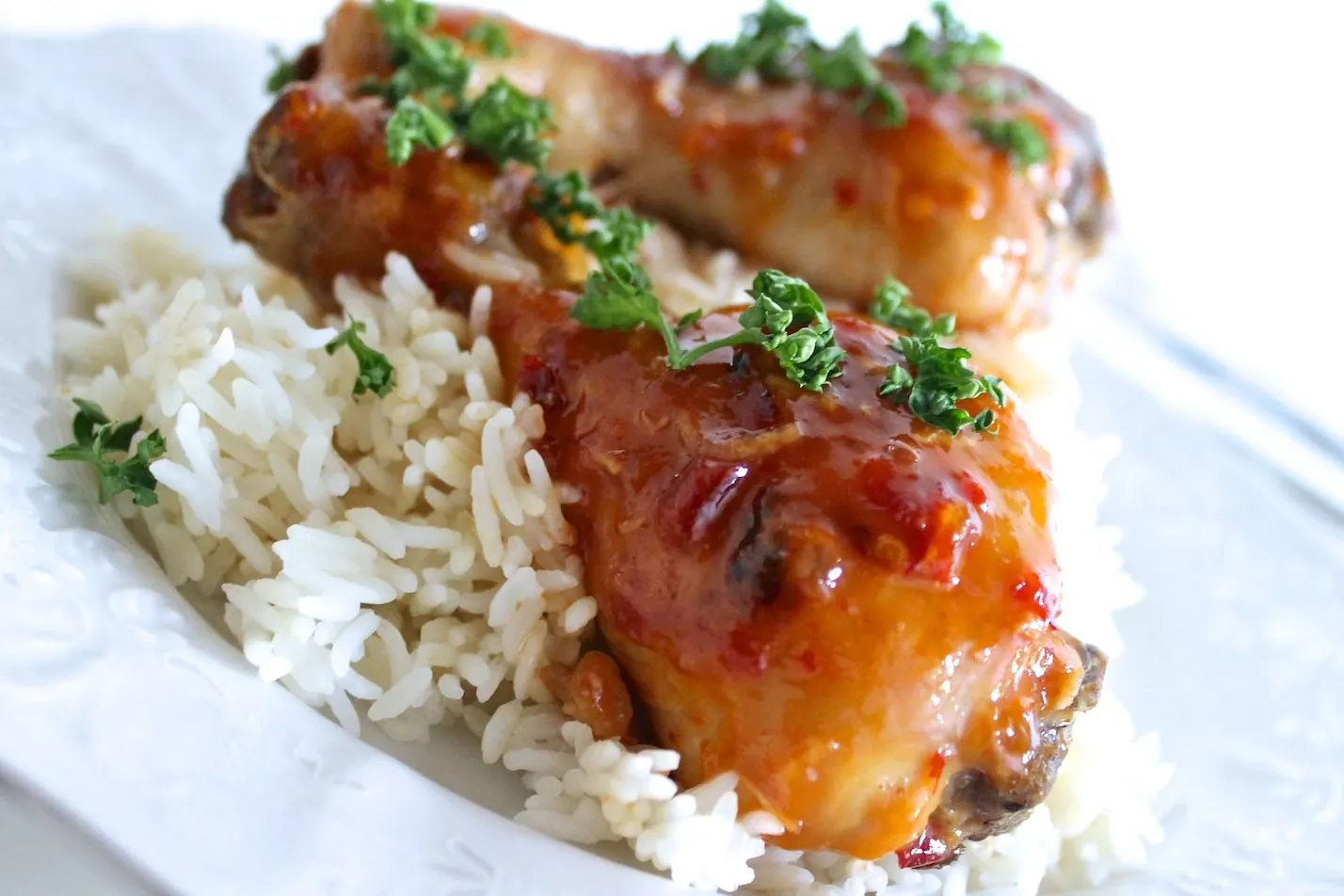 Saldžiarūgštės vištienos blauzdelės su sojų padažu, ruduoju cukru ir medumi