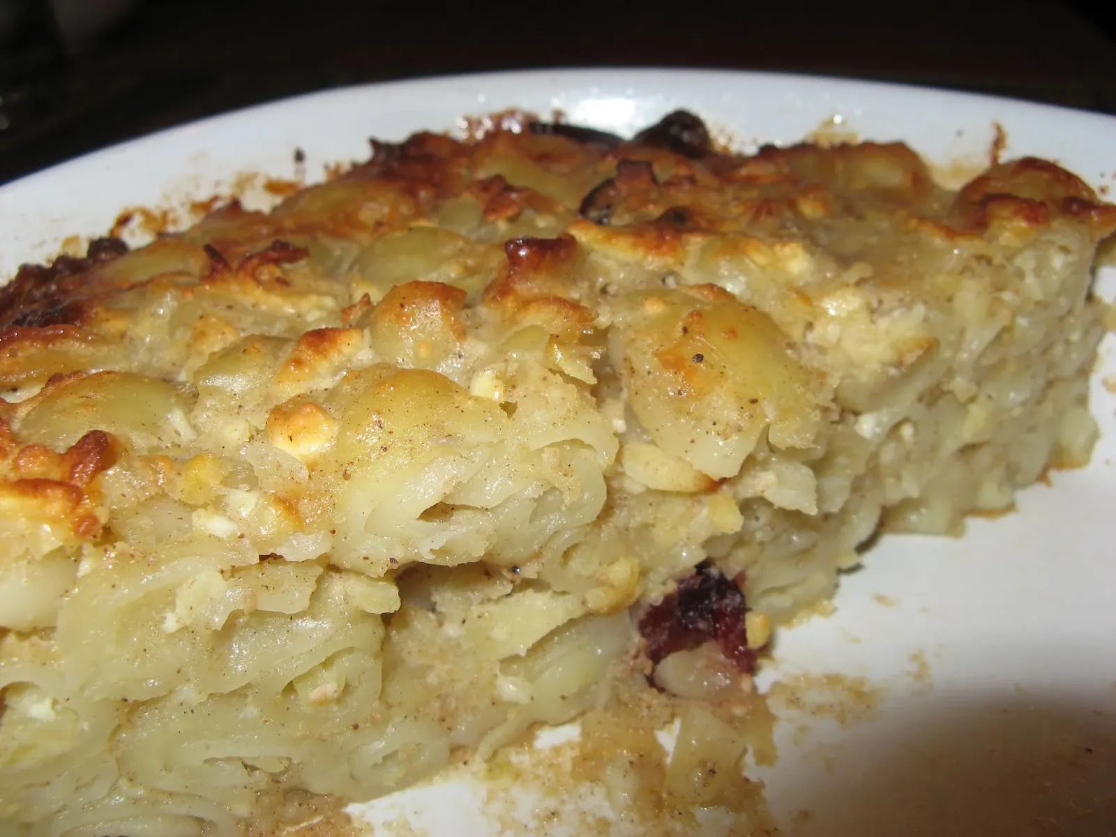 Vegetariškas saldus makaronų, varškės ir obuolių apkepas su cinamonu