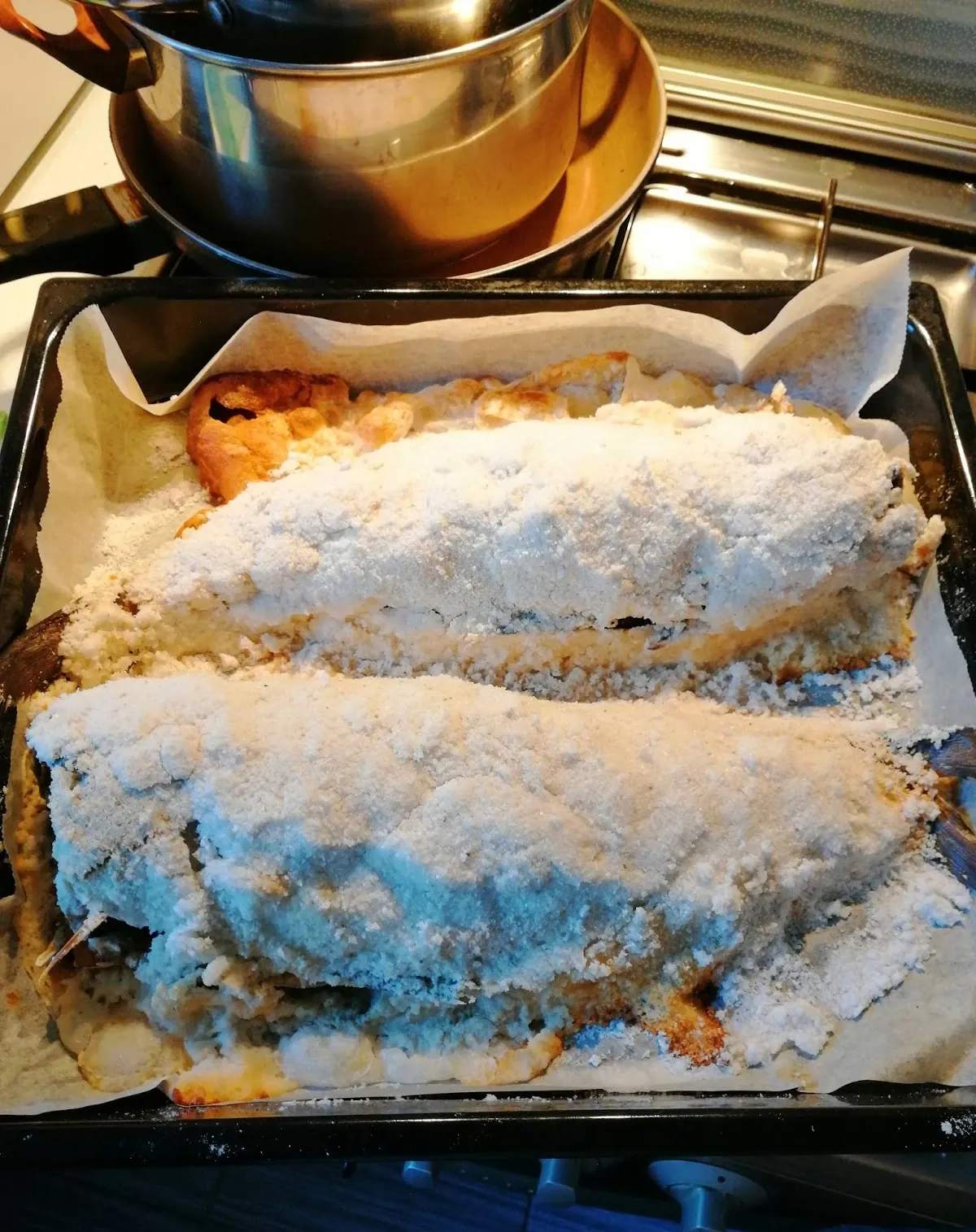 Kepta menkė su kaulu - druskoje