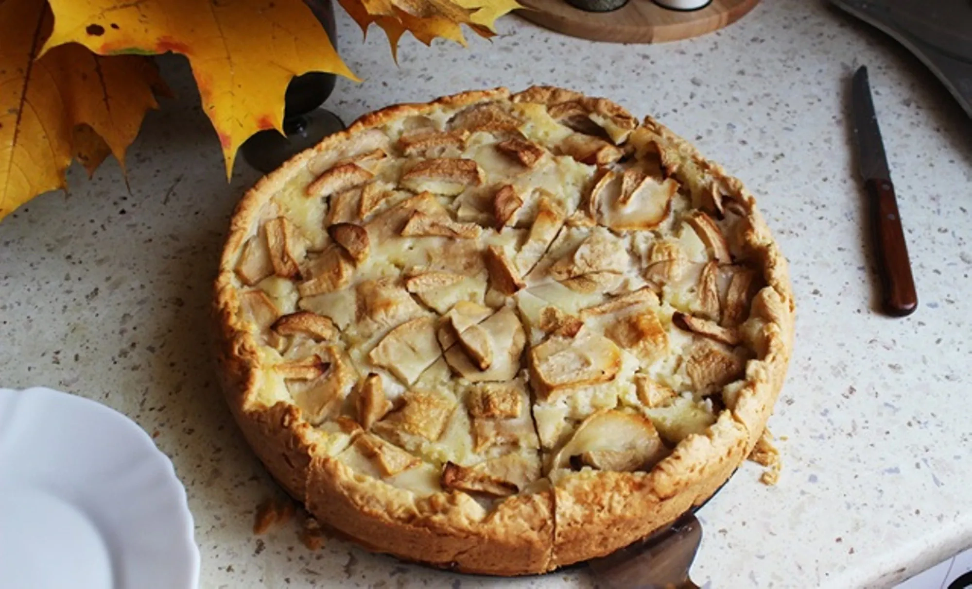 Tobulas obuolių pyragas su švelniu grietinės kremu - geriausias receptas