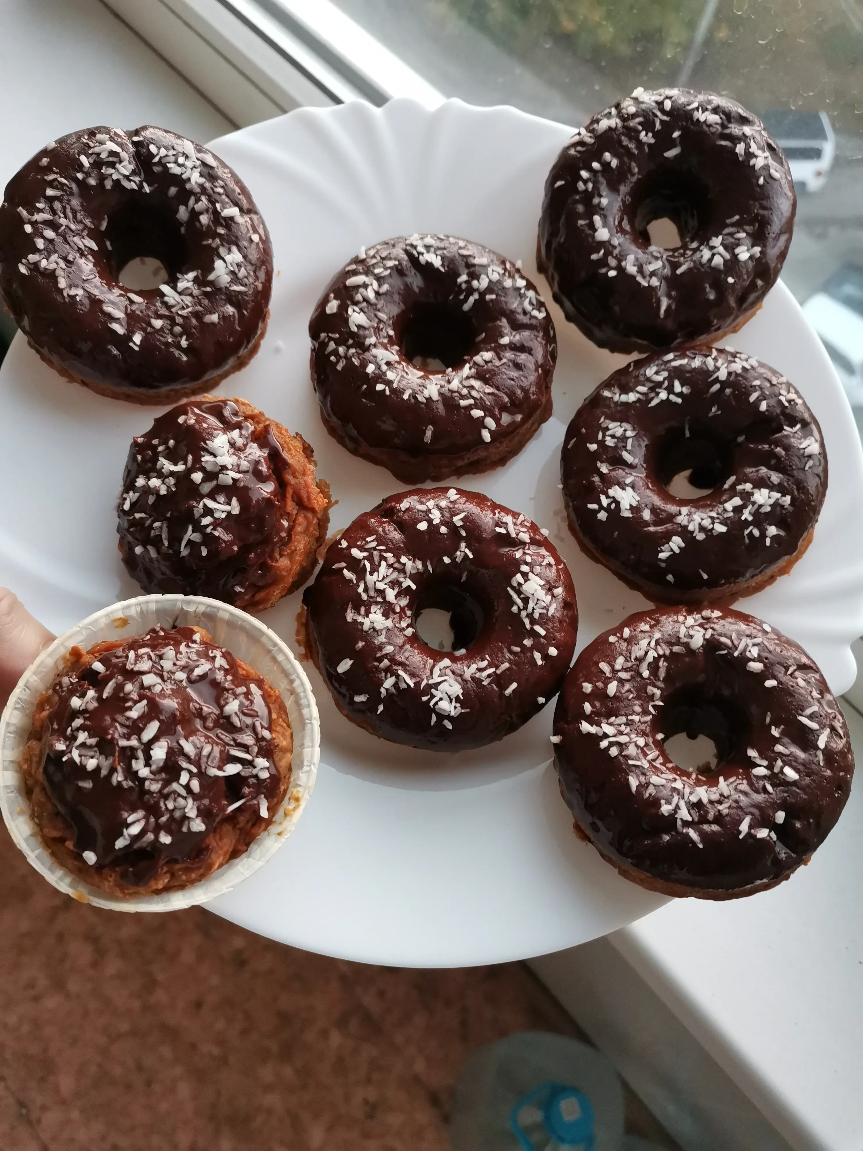 Веганские морковные пончики, запеченные в духовке