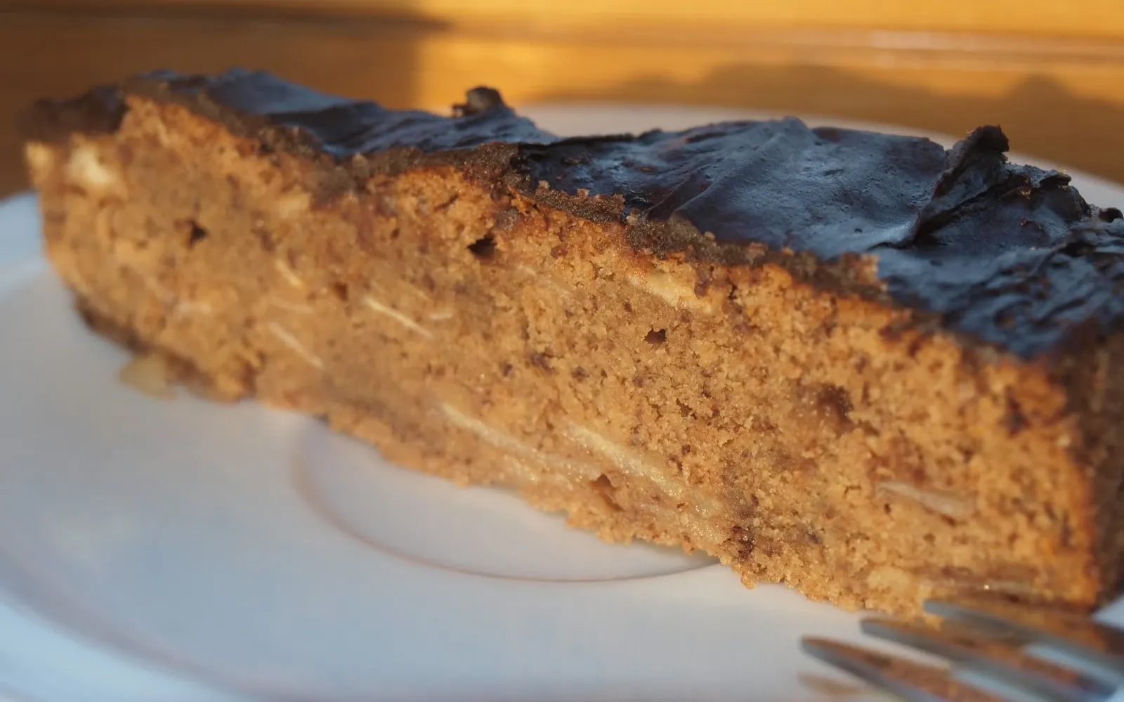 Rusiškas šokoladinis obuolių pyragas