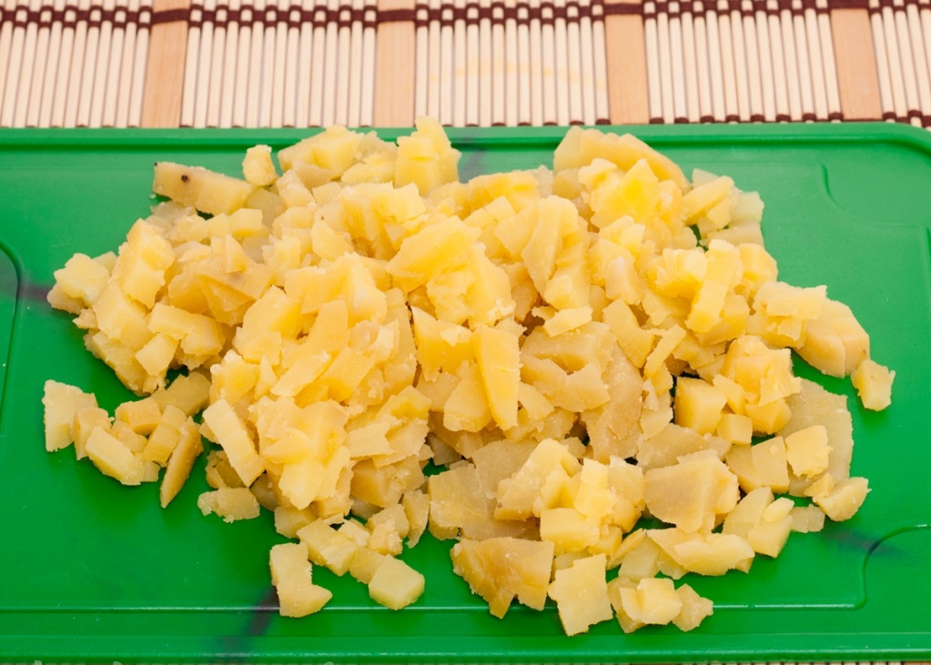 patatas cocidas cortadas en dados