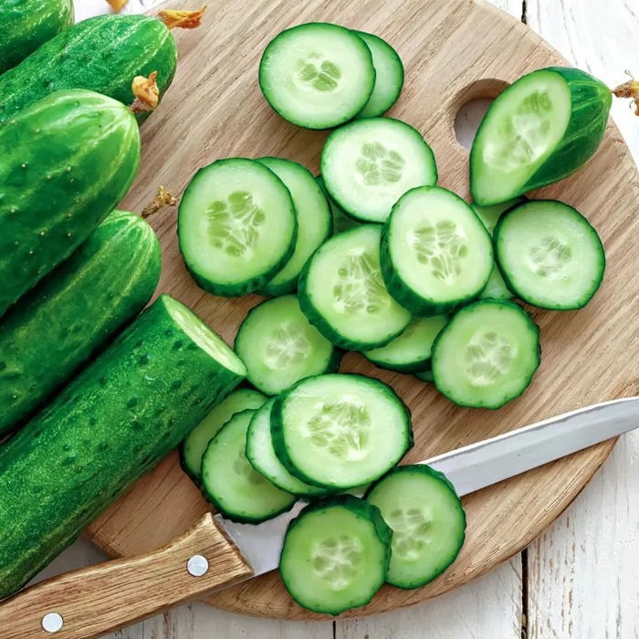 griežinėliais pjaustyti agurkai