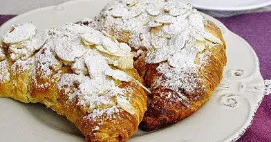 Rageliai su migdoliniu kremu