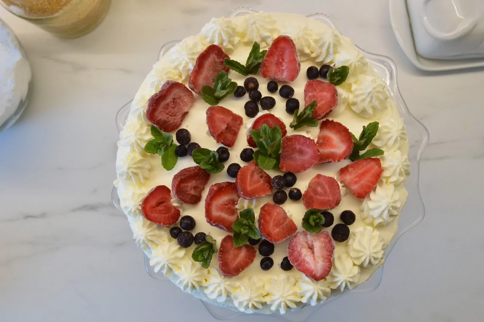 Maskarponės tortas su braškėmis