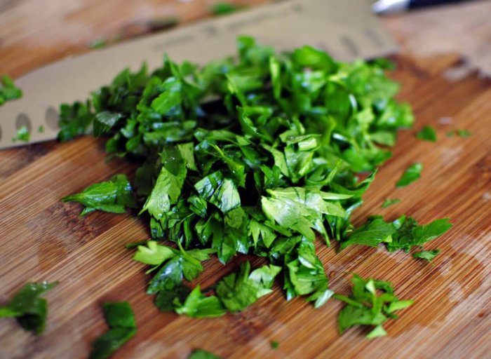 posiekana pietruszka