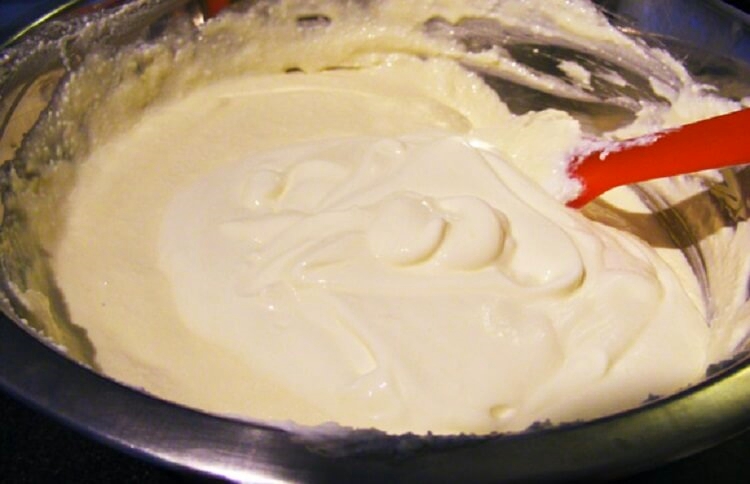 suplakta masė pyragui iš varškės