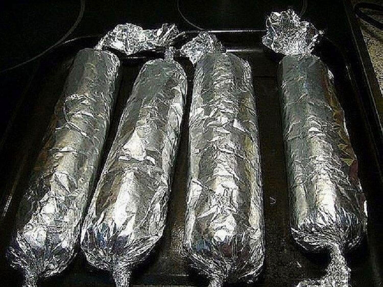 dešrelės folijoje prieš kepimą