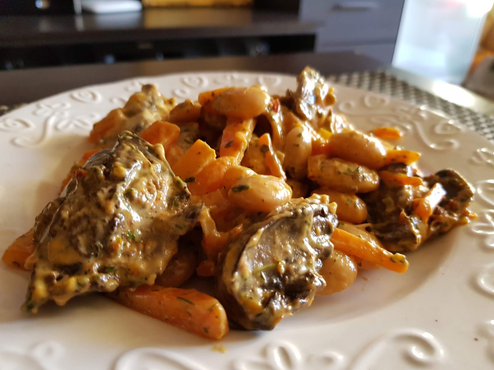 patiektos salotos su vištienos kepenėlėmis