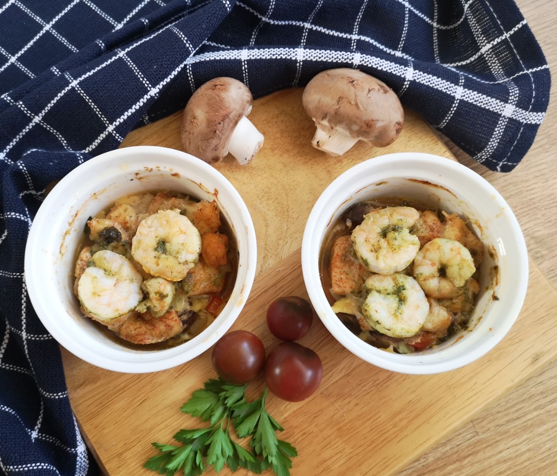 iškeptos vištienos ir krevečių užkepėlės su daržovėmis