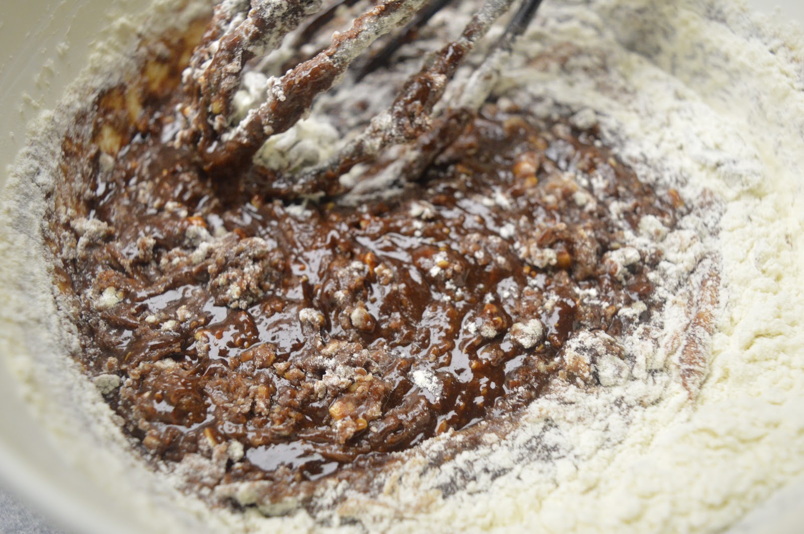 kiaušinių masė su šokoladu riešutais ir miltais